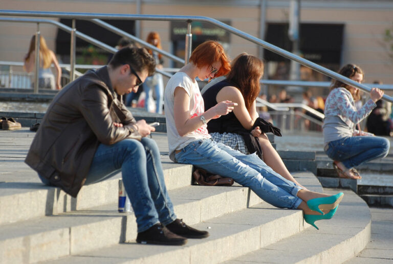 IMPACTS OF SMARTPHONES ON SOCIAL SOCIETY